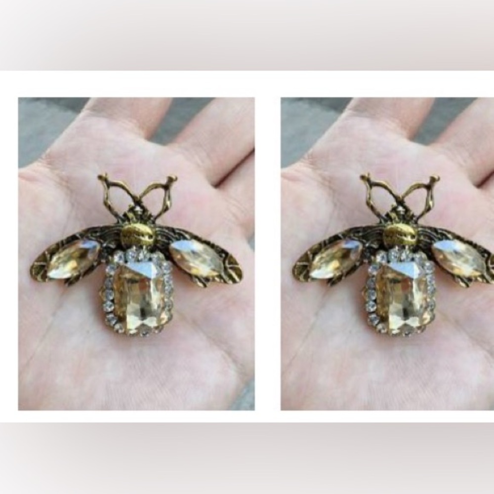 Elegant Gold and Antique Vibe Brooch